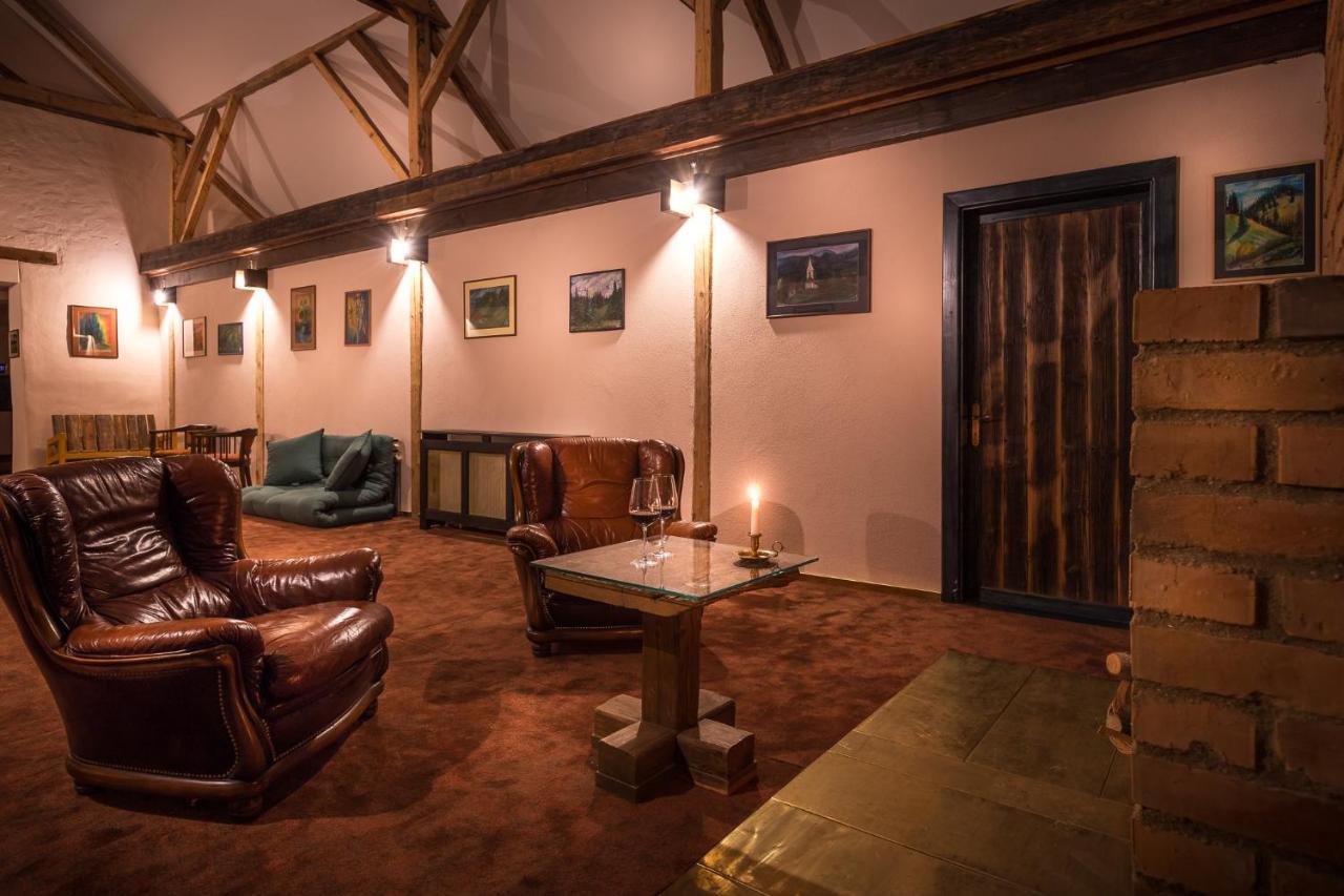 Castle Hotel Daniel Baraolt Экстерьер фото
